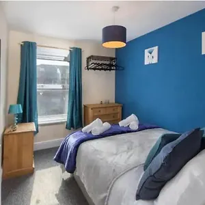 04 Springfield Apartment