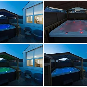 Hot Tub Jacuzzi On Private Terrace Free Gated Parking Sleeps 8 Apartment