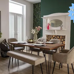 The Callie By Sasco Holiday home